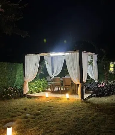 Mutlu Ve Huzur Dolu Bir Tatil * Ортаджа